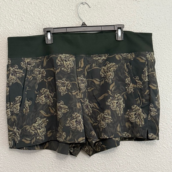 Athleta Trekkie North Printed Short Size 20 - Picture 2 of 5